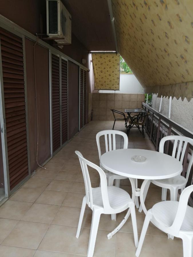 Ο Ακλόνητος Aparthotel Nea Mesagkala Exterior photo