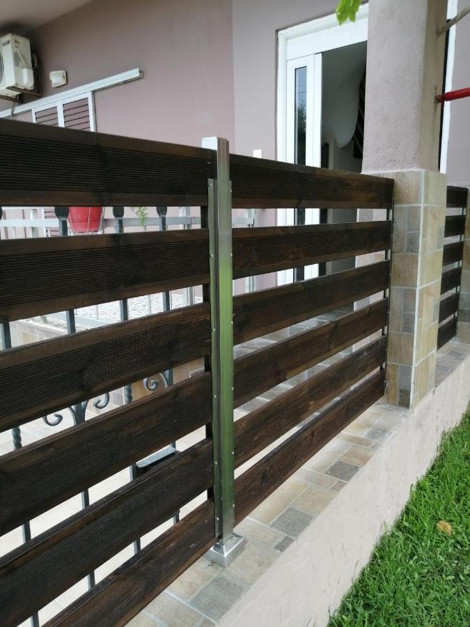 Ο Ακλόνητος Aparthotel Nea Mesagkala Exterior photo