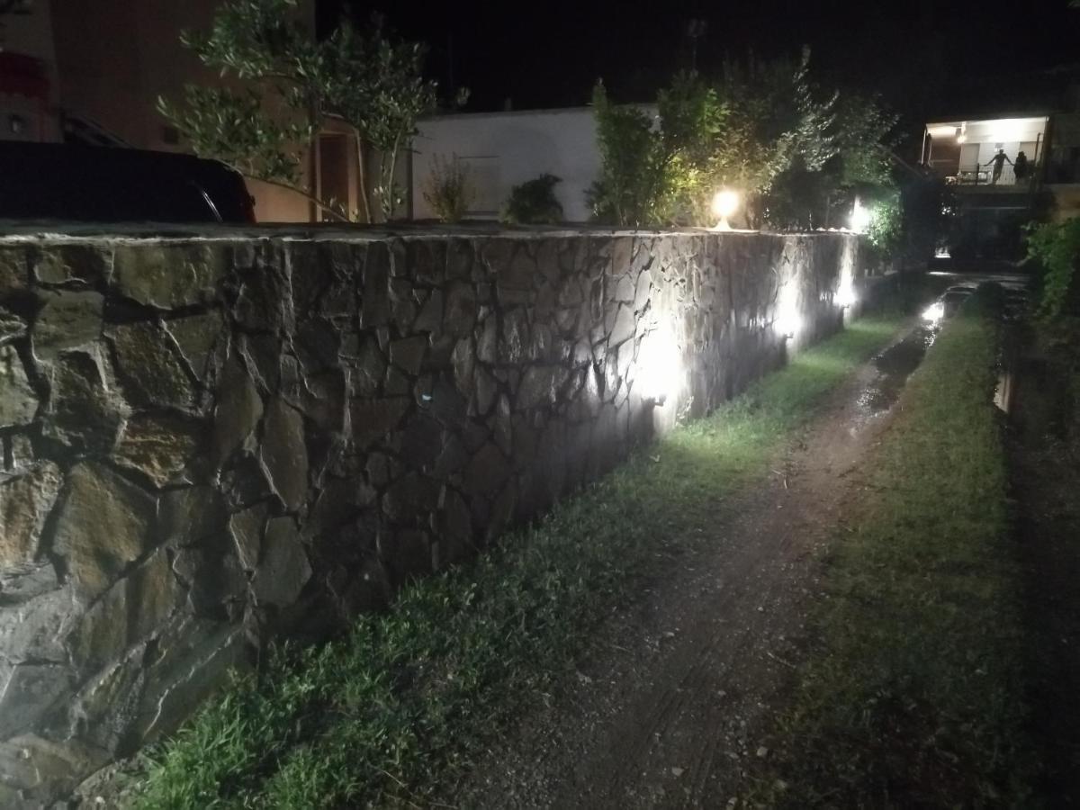 Ο Ακλόνητος Aparthotel Nea Mesagkala Exterior photo
